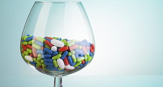 Études sur la compatibilité des antibiotiques et de l'alcool
