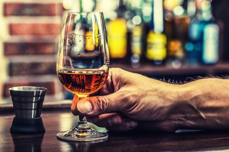 un verre de cognac, comment arrêter de boire